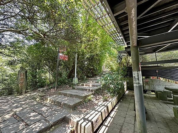 新北觀音山 硬漢嶺、盤絲一尖、二尖、凌雲尖、大崩壁〈台灣百大