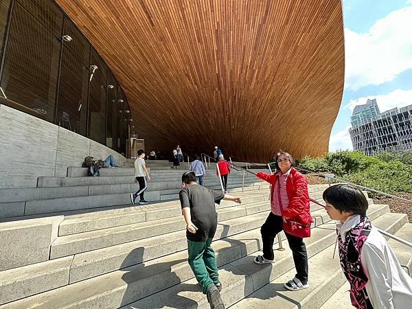 卡加利 新月高地、圖書館、軍事博物館〈美、加洛磯山脈家族自駕