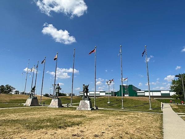 卡加利 新月高地、圖書館、軍事博物館〈美、加洛磯山脈家族自駕