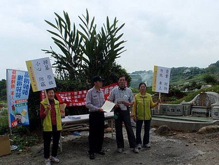 清明掃墓人車多東勢警方在公墓設警察服務站