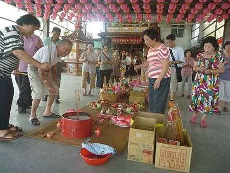 東勢區居民普渡殘障好兄弟全台罕見