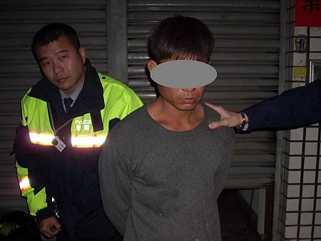 夜間守護神員警觀察敏銳逮捕攀爬大盜