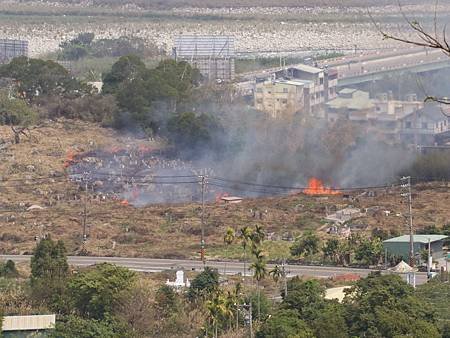 石岡第四公墓火警疑因掃墓焚燒冥紙所引發