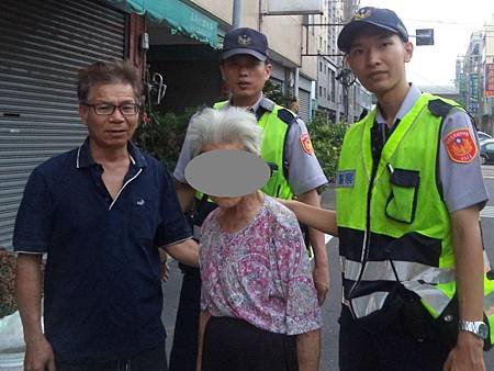 潭子熱心警察協助失憶老婦返家