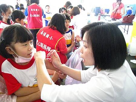 小學生打流感疫苗