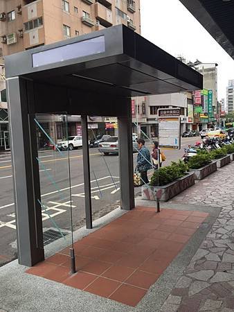 反向候車亭3.jpg