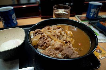 吉野家(咖哩牛肉飯)