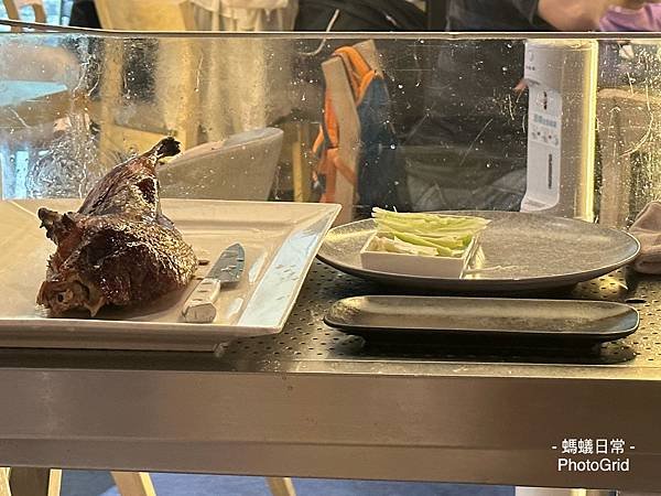 板橋美食 烤鴨多吃 片鴨 鴨料理餐廳推薦 王品集團 享鴨 師傅片鴨秀.JPG