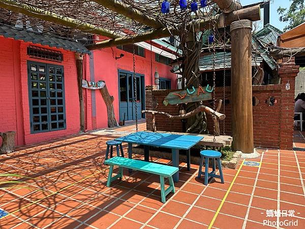 新竹香山美食 青青草原餐廳 luau pizza 窯烤披薩 室外座位.JPG