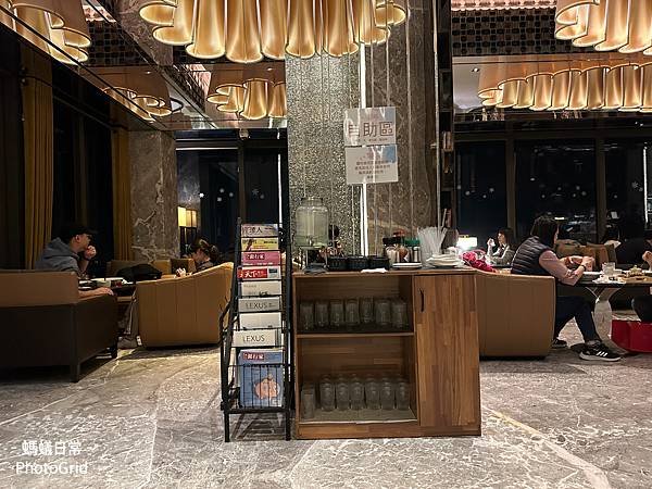 新竹好市多商圈 高空景觀餐廳推薦 新竹夜景餐廳 星空精靈咖啡廳 情侶紀念日慶祝推薦 自助區.JPG