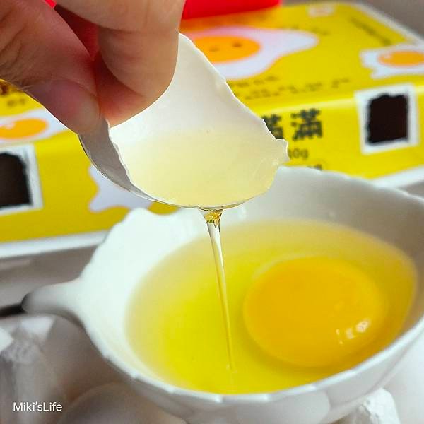 【宅配】買嗨森『荷包滿滿雞蛋』人工擦拭，每顆雞蛋新鮮又大顆 