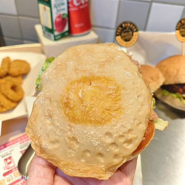 【食記】台南新光三越新天地素食漢堡新開幕！悅素漢堡  必點頂