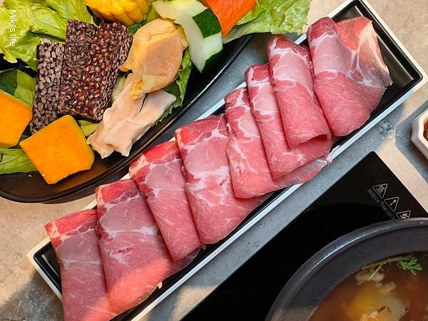 【高雄】狂一鍋義享店 排隊人潮超驚人，從新北中和爆紅到高雄 