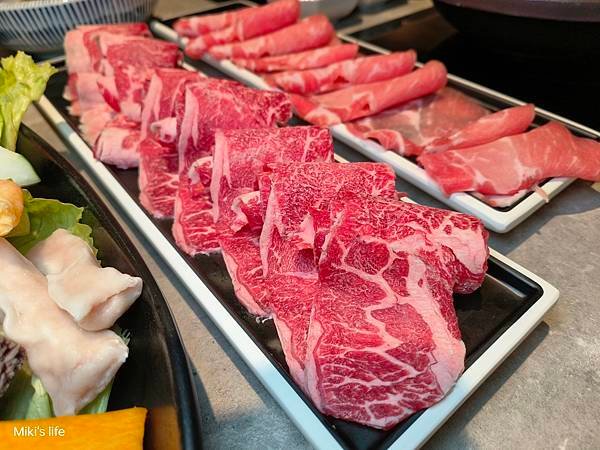 【高雄】狂一鍋義享店 排隊人潮超驚人，從新北中和爆紅到高雄 