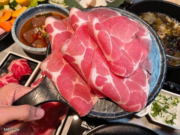 【高雄】狂一鍋義享店 排隊人潮超驚人，從新北中和爆紅到高雄 