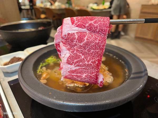 【高雄】狂一鍋義享店 排隊人潮超驚人，從新北中和爆紅到高雄 