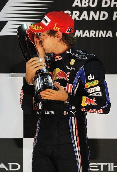 vettel kiss.jpg