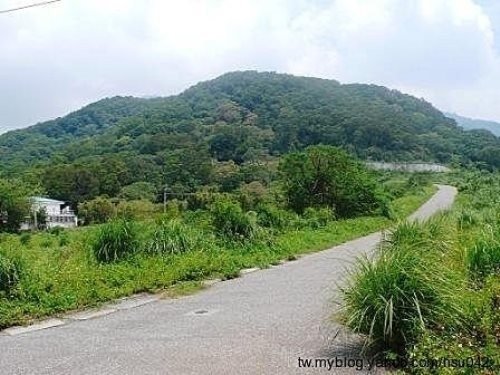 淡水 小坪頂山 與 坪頂圳1.jpg