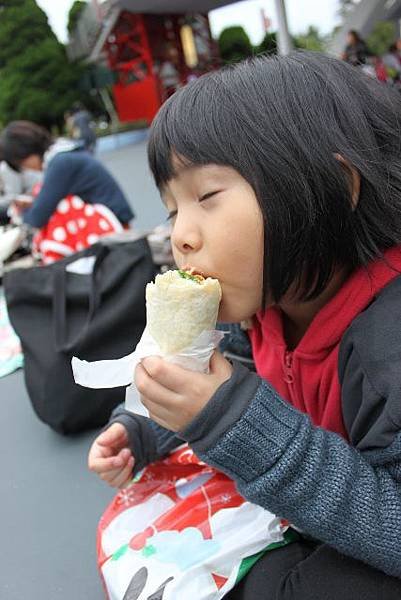 邊等遊行 邊吃午餐 有哪麼好吃嗎 