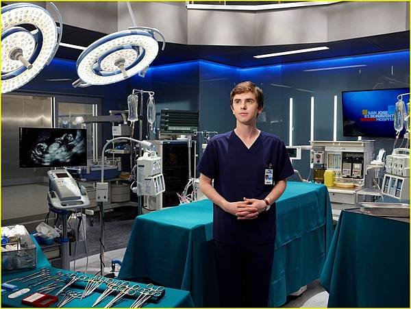 freddie-highmores-the-good-doctor-full-season-order-01.jpg