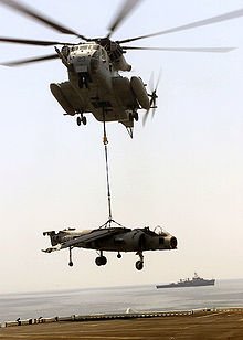 CH-53E吊掛報廢戰機.jpg