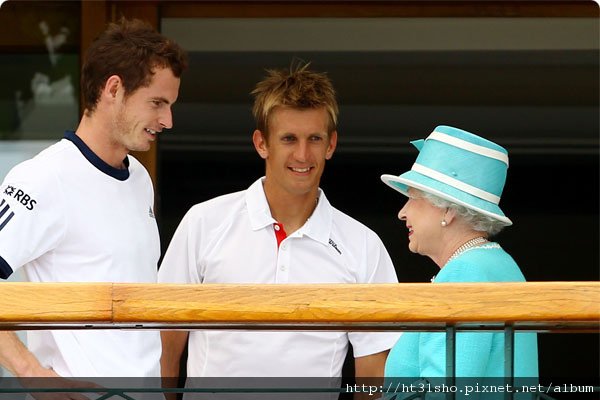 7b_04_Queen_208_Getty_Julian_Finney.jpg