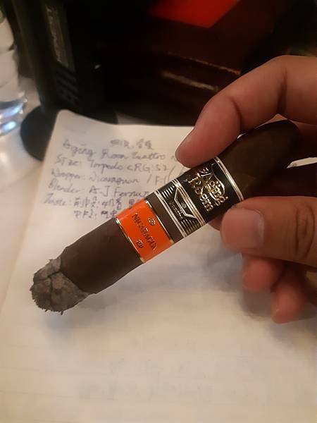 Aging Room Quattro Nicaragua Maestro Torpedo b.jpg