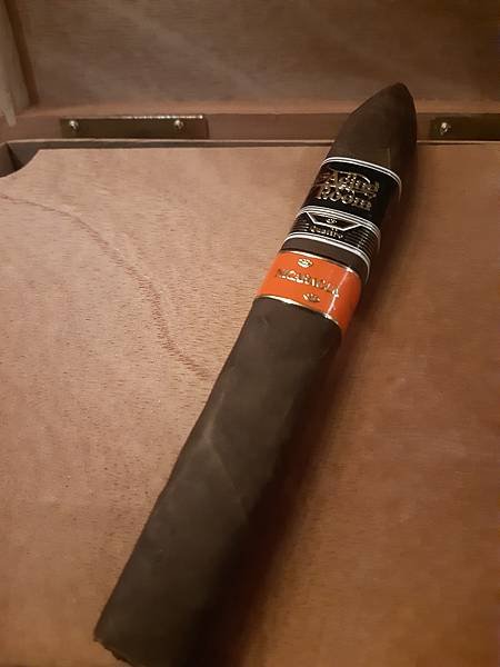 Aging Room Quattro Nicaragua Maestro Torpedo a.jpg