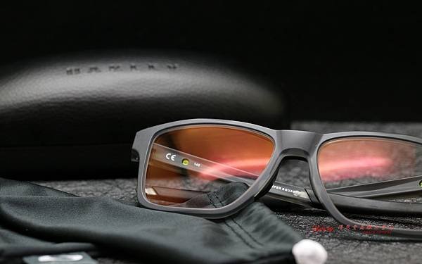 Oakley CHAMFER SQUARED光學近視眼鏡 &amp; Essilor依視路全視線多焦點駕車鏡片