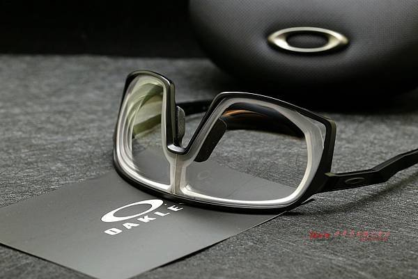 Oakley Sutro高曲度客製化近視運動太陽眼鏡 高雄得恩堂左營店 專業銷售店