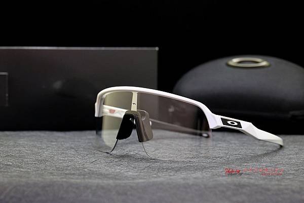 Oakley Sutro Lite 變色款運動太陽眼鏡 高雄得恩堂左營店 專業銷售店