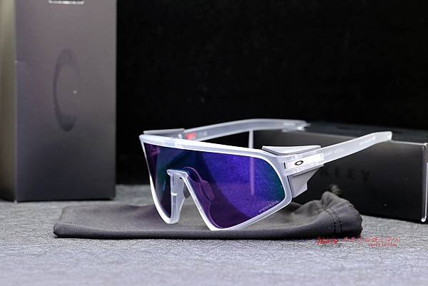 Oakley Latch panel OO9404 運動太陽眼鏡 高雄得恩堂左營店 專業銷售店