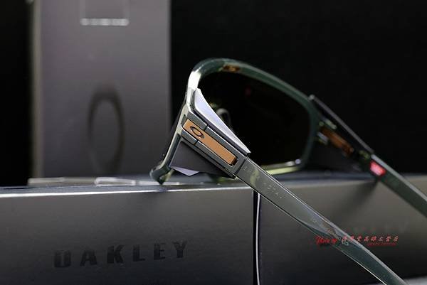 Oakley Latch panel OO9404 運動太陽眼鏡 高雄得恩堂左營店 專業銷售店