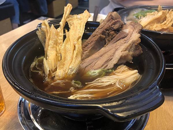 新加坡食記＊濃厚中藥味火鍋肉骨茶-新萬利肉骨茶
