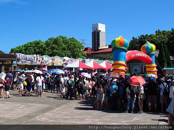 105 年爸比員工旅遊 --- 六福村樂園親子一日遊