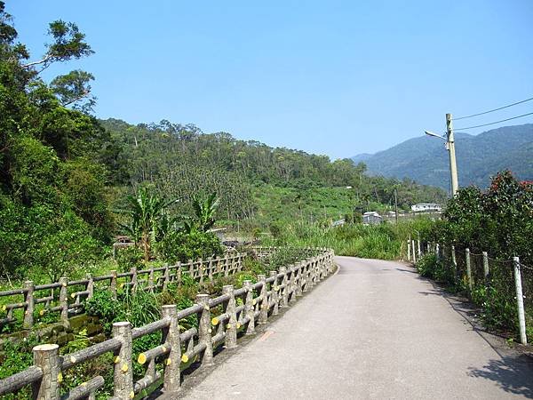 宜蘭休閒一日遊 --- 望龍埤枕山步道、花田村、金車宜蘭威士