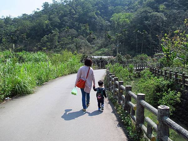 宜蘭休閒一日遊 --- 望龍埤枕山步道、花田村、金車宜蘭威士
