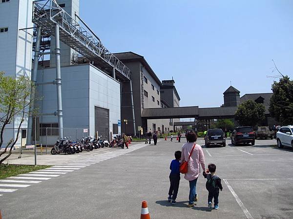 宜蘭休閒一日遊 --- 望龍埤枕山步道、花田村、金車宜蘭威士