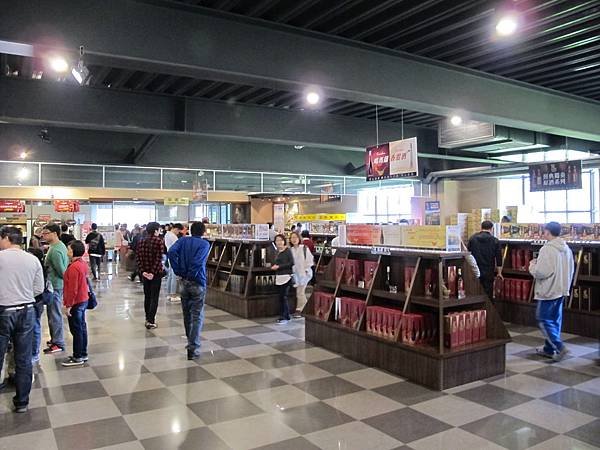 宜蘭休閒一日遊 --- 望龍埤枕山步道、花田村、金車宜蘭威士