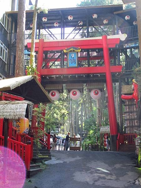 一起跟妖怪住飯店吧 --- 溪頭妖怪村主題飯店、921 集集