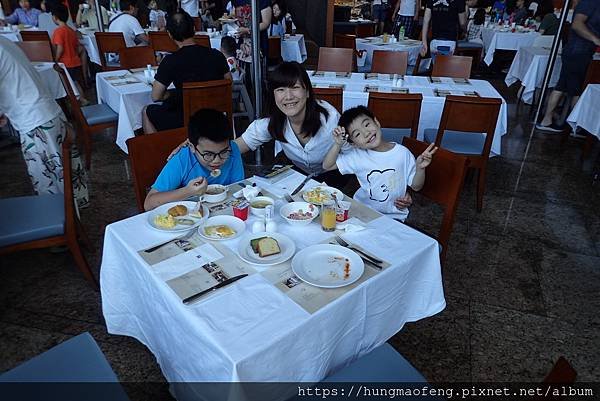 來去住一晚 --- 新竹國賓大飯店、老瀋陽酸白菜火鍋（上集）