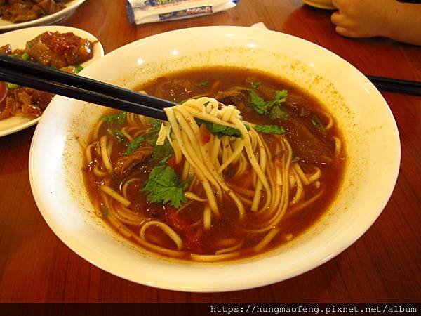 屏東墾丁食記 --- 台灣牛牛肉麵 &amp; 冒煙的喬美式墨西哥餐