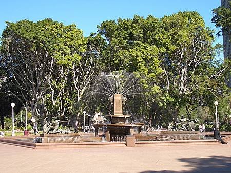 800px-ArchibaldFountainHydePark