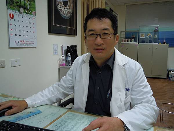 盧道寬醫師照片1.jpg