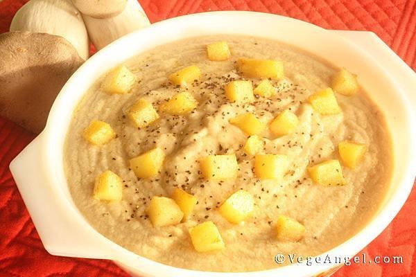 Eryngii-Mushroom-and-Cashew-Nut-Soup-杏鲍腰果浓汤.jpg