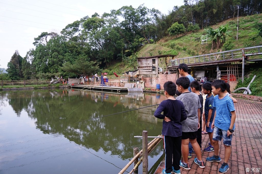 苗栗頭屋茶書坊露營(104露)-小孩的釣魚初體驗