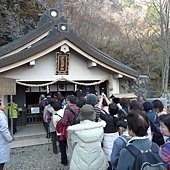 小小的戶隱神社前