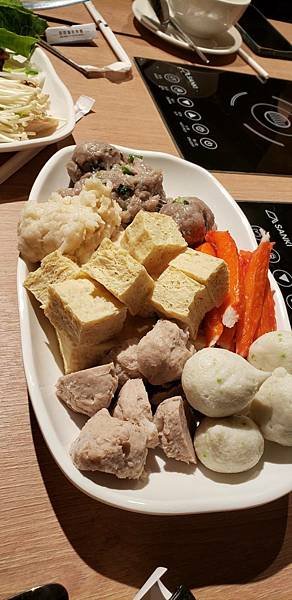 【港飲港食】旺角‧築間幸福鍋物