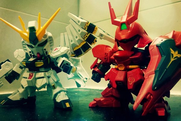 RX-93 vs Sazabi