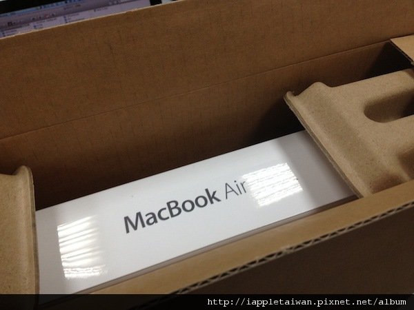 Apple_MacBookAir_02